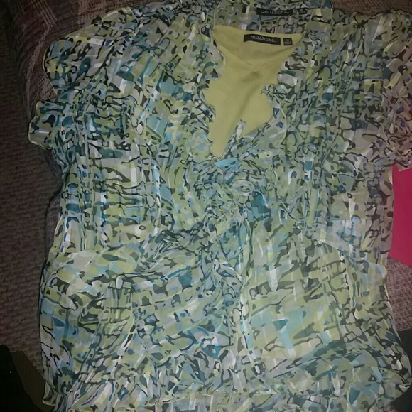 Cute shirt - Picture 1 of 3